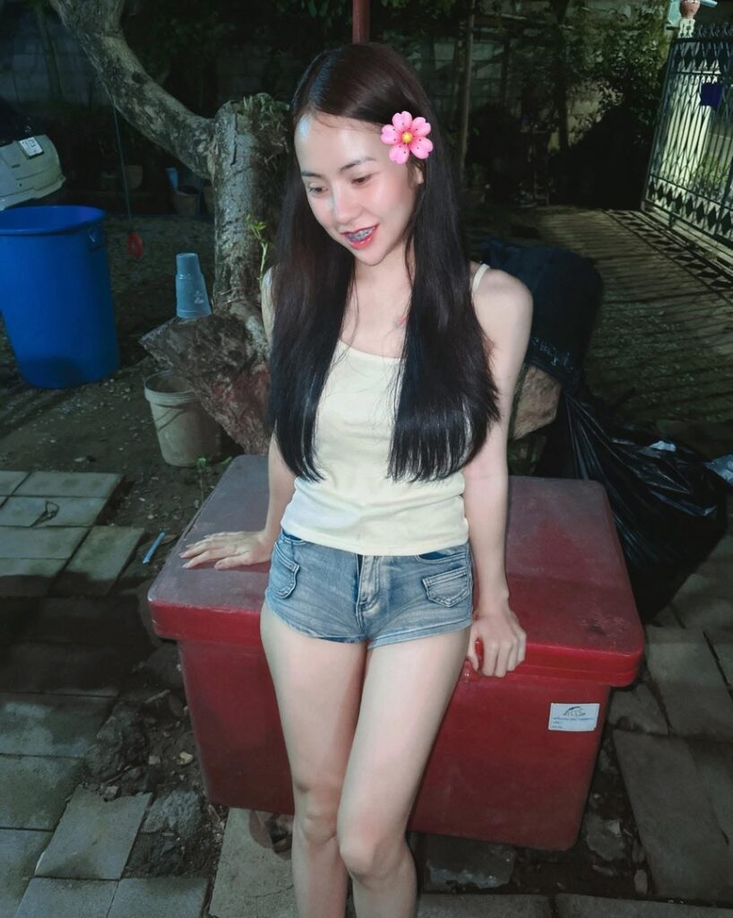 น้องอีฟชมพู vk